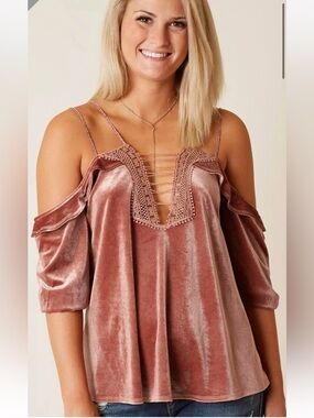gimmicks by BKE Dusty Rose Velvet Cold-Shoulder Blouse